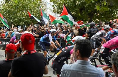 Protests Against Israeli Team Divide Vuelta And Scare Riders