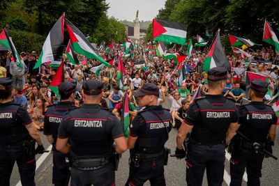 Top minister calls for Israeli team to be kicked out of major cycling race