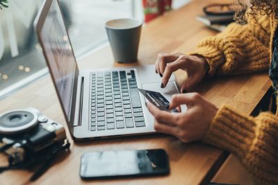 Shopping online at work is not a sackable offence, judge rules