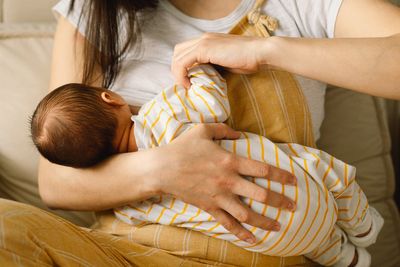 Research finds that the timing of breast milk feeding may impact your baby’s health