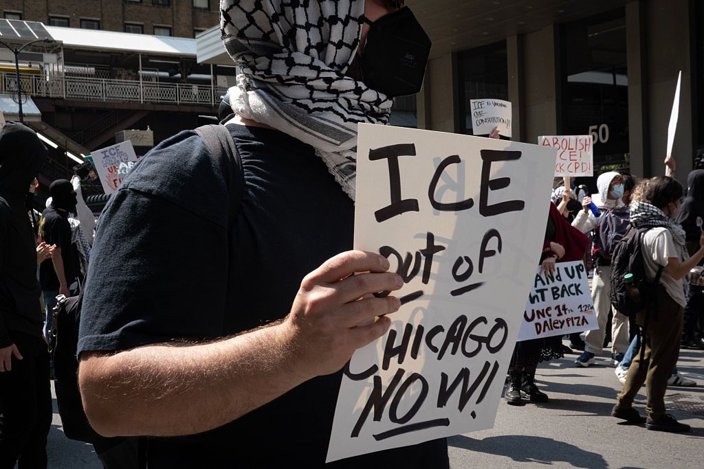 Illinois governor warns of ice raids in chicago during 