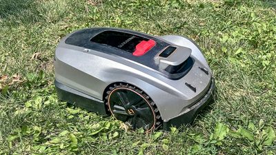 The Sunseeker X3 Plus robot lawnmower has been trimming my yard all summer - 3 things I like and 1 I don't