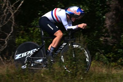 Simac Ladies Tour: Zoe Bäckstedt storms to stage 5 time trial victory as Lorena Wiebes retains overall lead