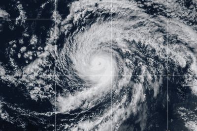 Hurricane Kiko's path shifts, sparing Hawaii from strong winds and heavy rain
