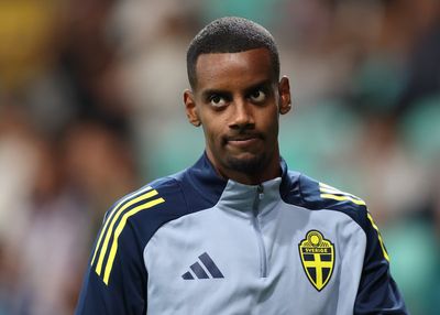 Liverpool sent new Alexander Isak fitness update as debut approaches