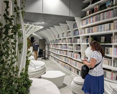Warsaw opens metro station ‘express’ library to get commuters off their phones