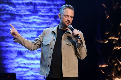 Is Emmys host Nate Bargatze the clean, controversy-free comedian to unite America?