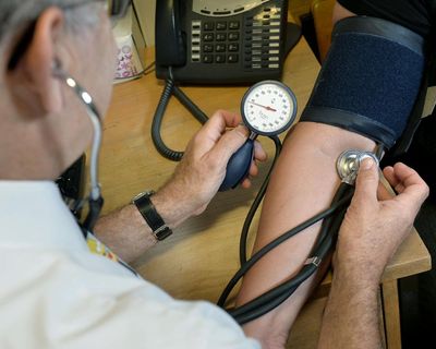 Women in UK with polycystic ovarian syndrome facing widespread failures in treatment, report finds