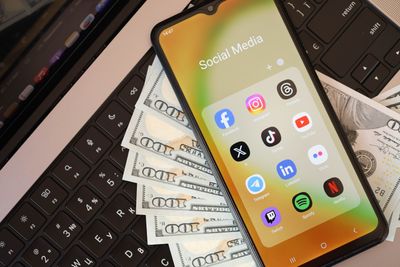 10 Scams Currently Circulating on Social Media Lending Groups