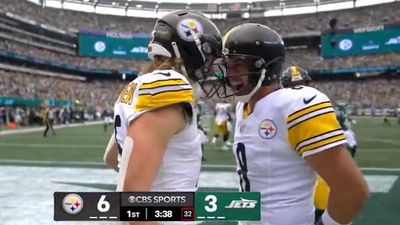 Aaron Rodgers’s First Steelers Drive Results in Touchdown