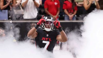 Falcons’ Bijan Robinson Had NFL Fans in Awe With His Electric 50-Yard TD