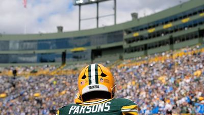 Micah Parsons Looked So Fired Up Taking Field for First Time in Packers Uniform