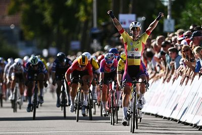 Simac Ladies Tour: Lorena Wiebes dominates with fifth sprint victory on stage 6 finale and claims overall title