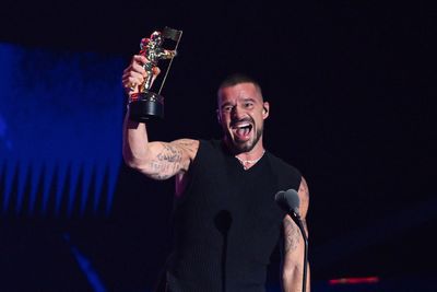 MTV VMAs Erupt as Ricky Martin Delivers Sizzling Living La Vida Loca Medley Performance