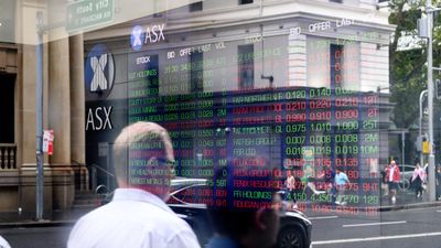 US fears push Aussie investors towards local shares