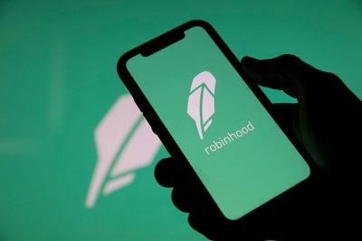 Why Robinhood Shares Are Trading Higher By Over 7%; Here Are 20 Stocks Moving Premarket