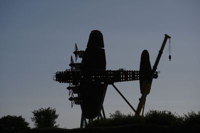 Lancaster bomber sculpture paying tribute to air crews erected in Lincolnshire