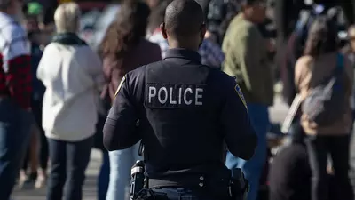 Police officer fighting for life after fugitive father – hiding with 3 children – fatally shoots him in the head