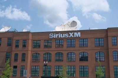 Warren Buffett Gets Good News From Howard Stern: 'I'm Very Happy At Sirius'