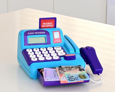 I don’t want to pay a card fee but the business won’t accept cash instead. Is this legal?
