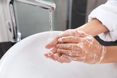 5 Common Washing Rituals That Actually Trap Bad Smells on Your Skin