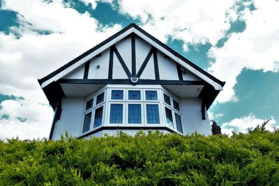 What is a bay window? An expert guide to costs, styles, pros and cons