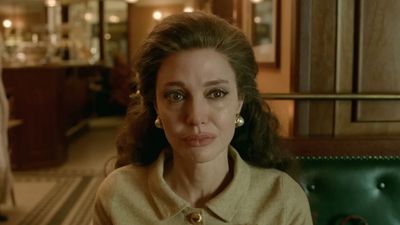Watch Angelina Jolie Get Emotional While Talking About Her Late Mother’s Cancer Journey
