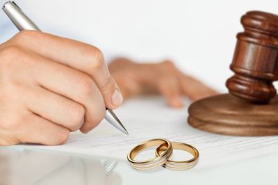 'Here's The Good News — She's Not Marrying You For The Money' — Man Earning $200,000 Fears Marrying His Girlfriend Who Makes $4 Million