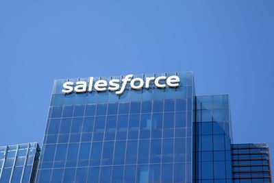 Down 25% in 2025, Should You Buy the Dip in Salesforce Stock?