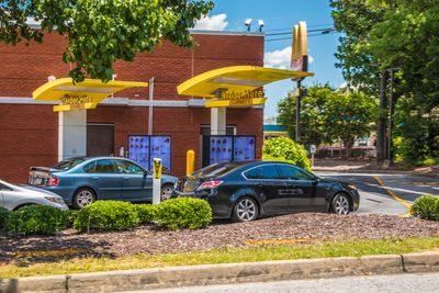 6 Things You Should Never Do in a Restaurant Drive-Thru