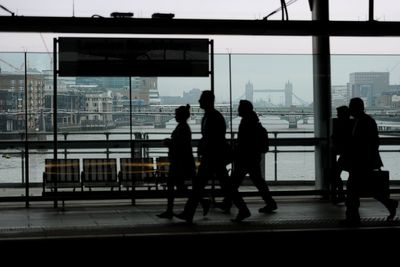 UK workers ‘job hugging’ to seek security as competition grows – report