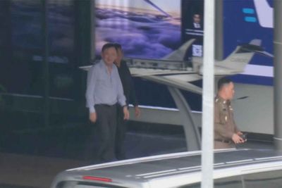 Thaksin returns for Supreme Court ruling