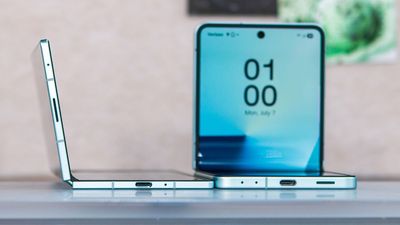 Security patch for Galaxy Z Flip 7, Fold 7 drops goodies for Now Bar and DeX