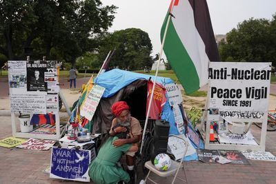Police dismantle longstanding White House peace vigil on Trump’s orders