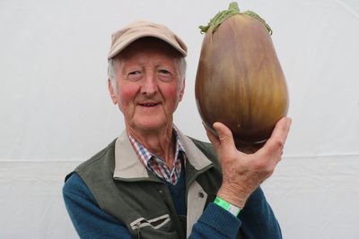 Everything you have ever wanted to ask a giant vegetable record-breaker