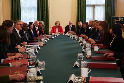 Starmer hits out at Reform’s ‘politics of grievance’ as his new Cabinet meets