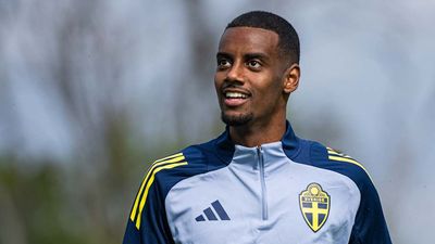 ‘The Whole Picture’—Alexander Isak Offers Cryptic Response to Liverpool Transfer Controversy