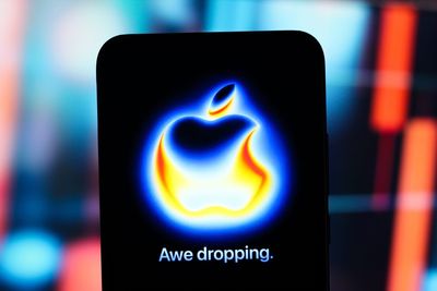 Will Apple's "awe dropping" event be enough for investors?