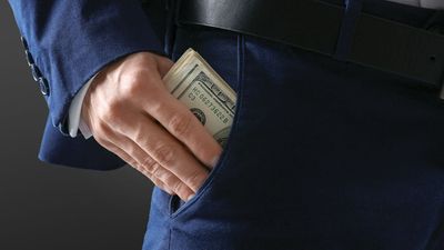 8 CEOs Make Big Bucks Even As Their Investors Lose Their Shirts