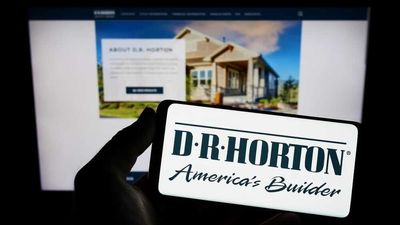 How Is D.R. Horton’s Stock Performance Compared to Other Homebuilders?