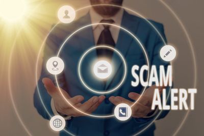 8 Psychological Tricks Scammers Use to Get You to Say “Yes”
