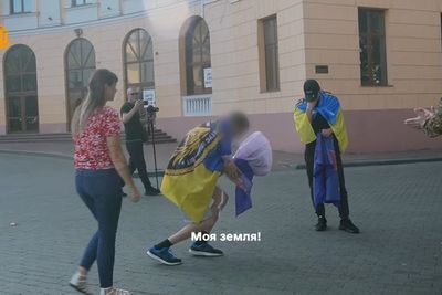 Rescued Ukrainian soldiers finally reunited with family after three years