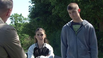 Emmerdale spoilers: Dodgy dealer Ray KIDNAPS April…