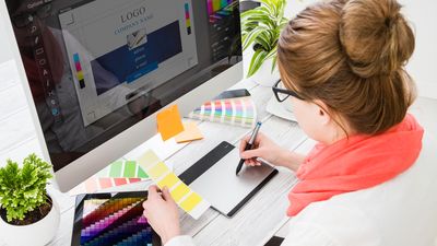 4 Easy Side Gigs To Do Now To Build Your Holiday Fund