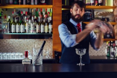 14 Unspoken Truths Bartenders Learn About People Every Night