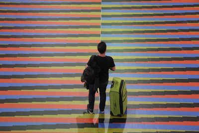 Iconic Cruz-Diez Mosaic at Caracas Airport Goes Viral After Deputy Secretary Sparks Hope Among Venezuelans as Calls Grow for Maduro's Exit