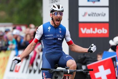UCI MTB World Championships: Frenchman Victor Koretzky outsprints USA's Christopher Blevins for men's elite XCC title