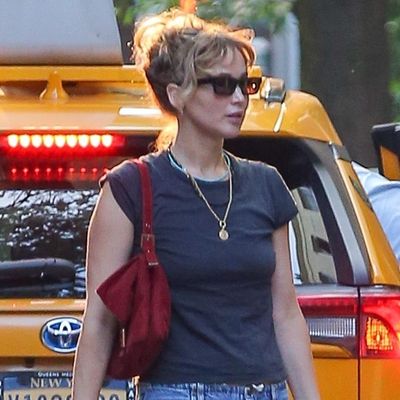 Jennifer Lawrence's On-Sale Drawstring Jeans Are the Denim Trend I'd Choose Over Sweatpants