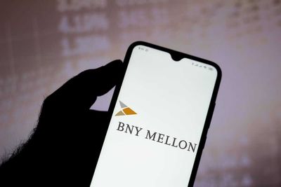 Is Bank of New York Mellon Stock Outperforming the Dow?