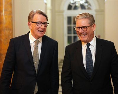Starmer urged to sack Mandelson amid Epstein business deal revelations